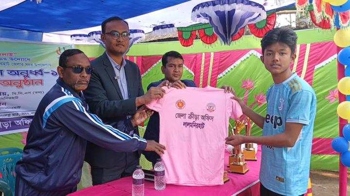 ‎লালমনিরহাটে ব্যাডমিন্টন প্রতিযোগিতা অনুষ্ঠিত